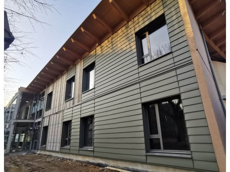 Façade en zinc d’un établissement à Marcigny